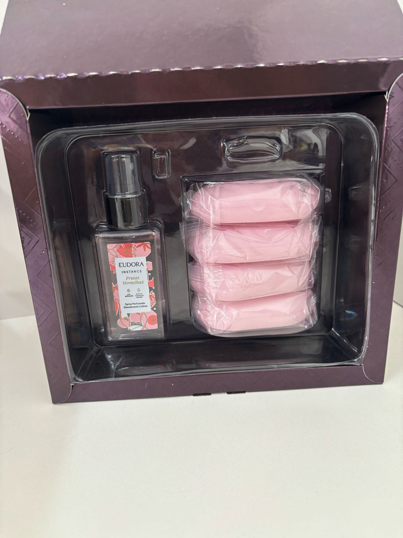 Kit Presente Frutas Vermelhas Spray 75ml + Sabonetes Barra